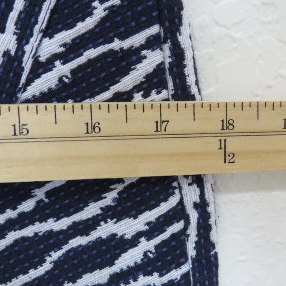 LOFT* Women's Half Side Zip Textured Navy Blue/White Tulip Skirt~ Size Small - Picture 6 of 8